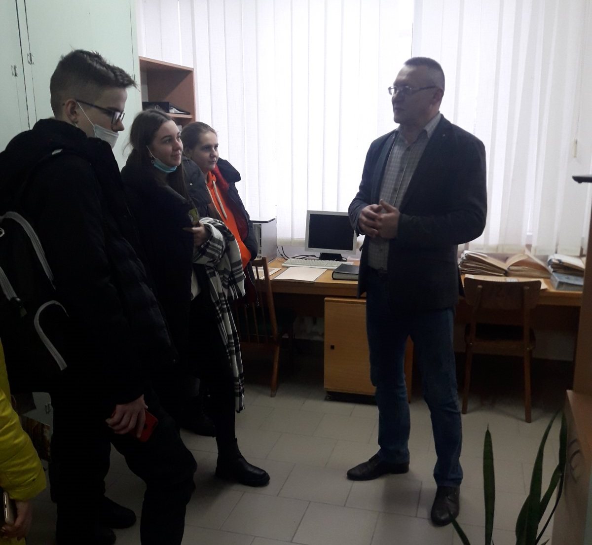 В лабораторії морфології та систематики рослин - гербарії